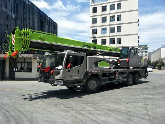 淮安区跨街广告牌的高空安装注意事项
